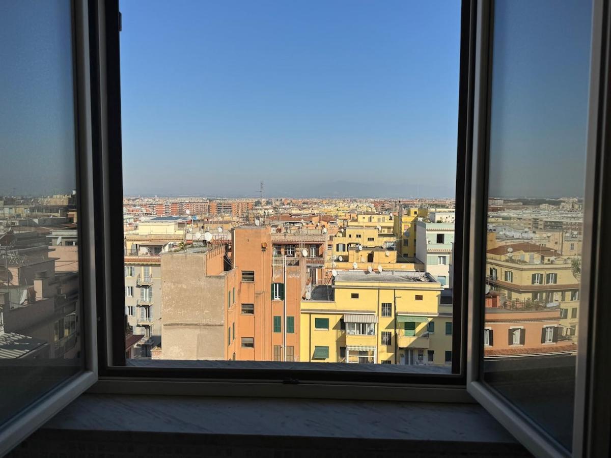 Rooftop Via Appia Nuova, Appartamento *